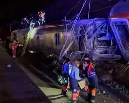 Acidente ferroviário na Espanha deixa ao menos 21 mortos após colisão de trens