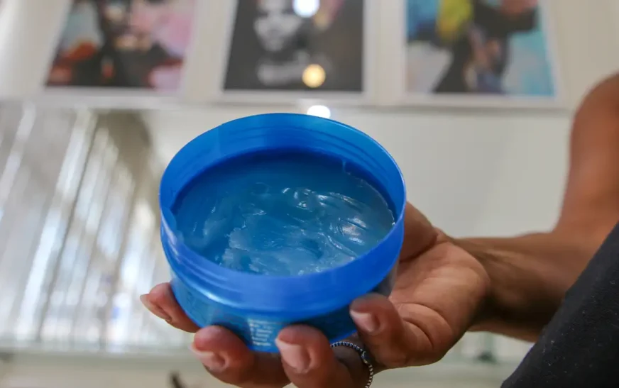 Anvisa apresenta dicas de segurança no uso de pomadas e pastas modeladoras — Agência Gov