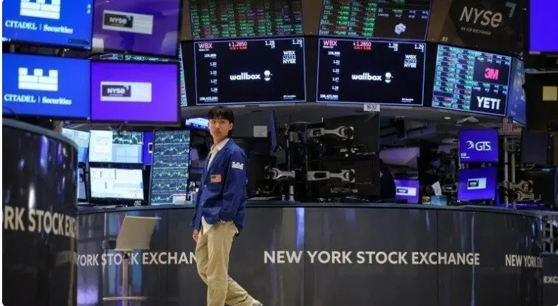 Bolsas de Nova York fecham último pregão em queda, mas encerram 2025 com ganhos robustos