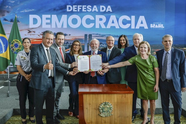 Em ato em defesa da democracia, Lula veta o chamado “PL da Dosimetria” — Agência Gov