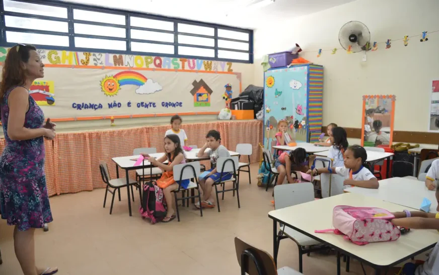 Sancionada lei que reconhece professores da educação infantil como profissionais do magistério — Agência Gov