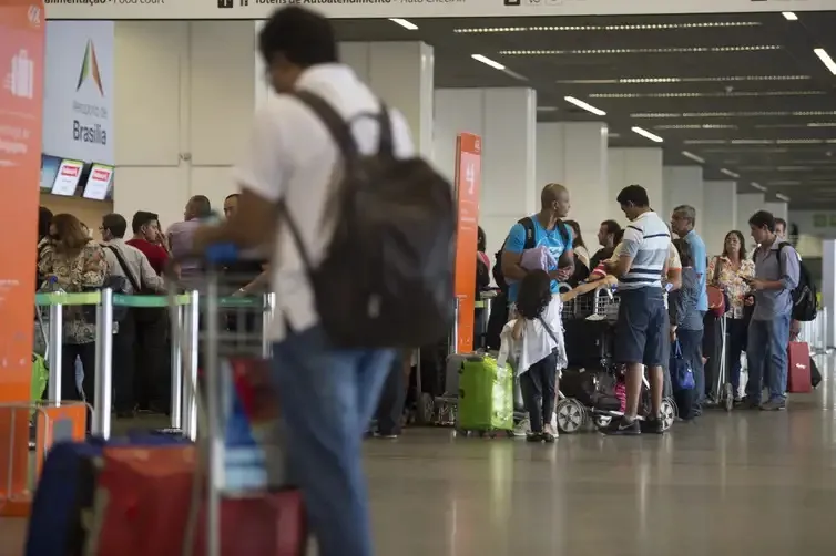 Turismo brasileiro tem faturamento recorde de R$ 185 biilhões em 2025