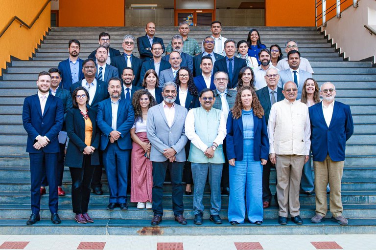 Brasil reforça protagonismo em IA e Infraestrutura Pública Digital em missão na Índia — Agência Gov