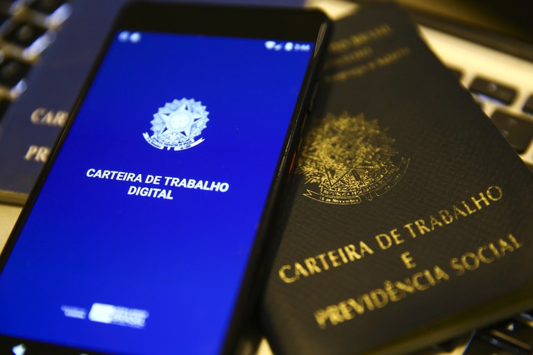 Carteira de Trabalho Digital registra 7,3 milhões de consultas ao Abono Salarial no primeiro dia — Agência Gov