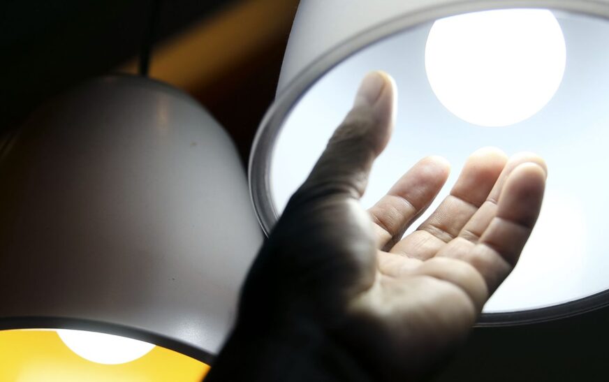 Aneel aprova R$ 5,5 bi para reduzir conta de luz em 22 distribuidoras