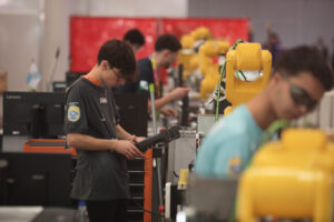 Emprego assalariado gera melhor rendimento que trabalho autônomo, aponta Banco Mundial — Agência Gov