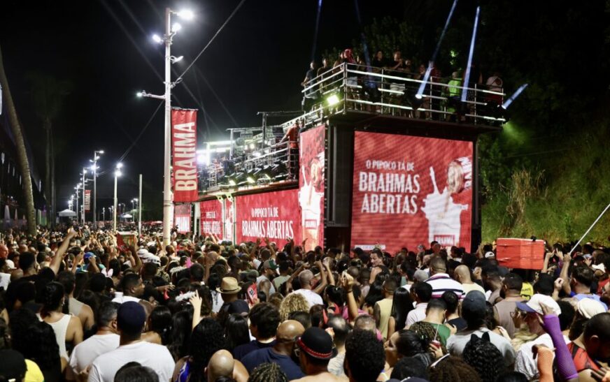 Léo Santana no comando do Pipoco