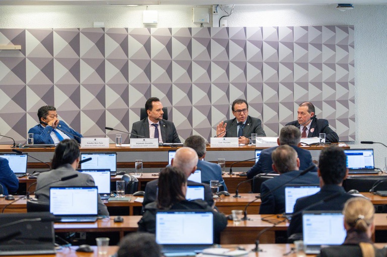 ‘O seguro-defeso está garantido a quem tem direito’, afirma ministro Luiz Marinho — Agência Gov