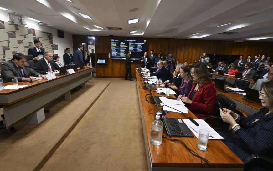 Senadores cobram CVM por suposta omissão no caso do Banco Master