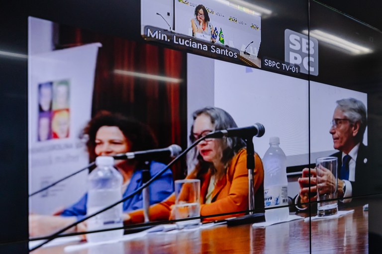 prêmio Carolina Bori Ciência e Mulher é entregue a pesquisadoras — Agência Gov
