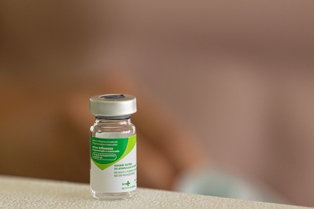 Anvisa reforça segurança da vacina contra gripe e desmente boatos sobre componentes — Agência Gov