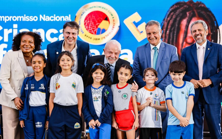 Brasil  bate meta de alfabetização na idade certa para 2025, atingindo 66%. Em 2023, era 56% — Agência Gov