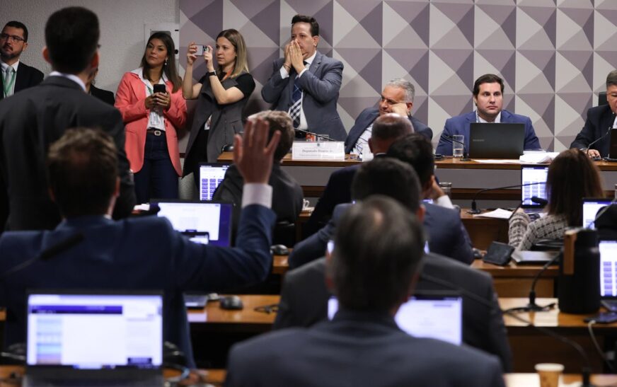 CPMI do INSS aprova convocação de cunhado e ex-namorada de Vorcaro