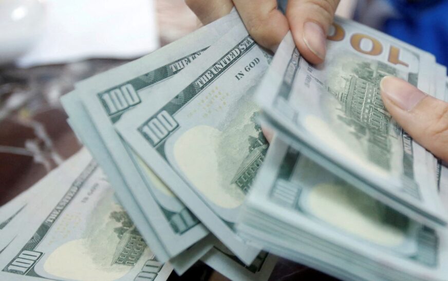 Dólar sobe e fecha perto de R$ 5,15 com aversão a risco