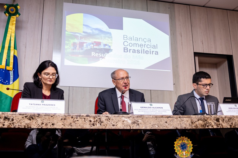 Exportações brasileiras somam US$ 26,3 bilhões em fevereiro e batem recorde para o mês — Agência Gov