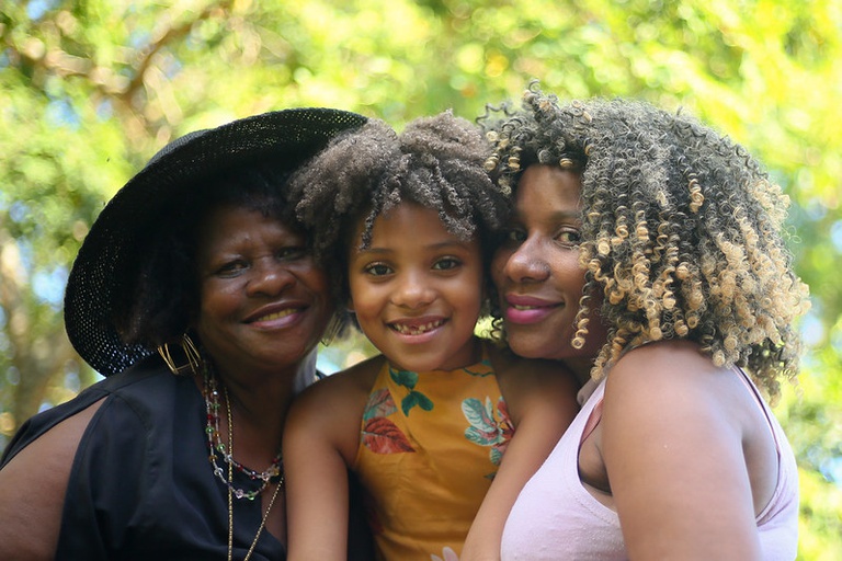 Lares chefiados por mulheres negras atingem menor índice de fome da história — Agência Gov