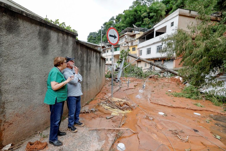Lula assina MP que libera R$ 266,5 milhões para apoio a famílias atingidas por desastres em MG — Agência Gov