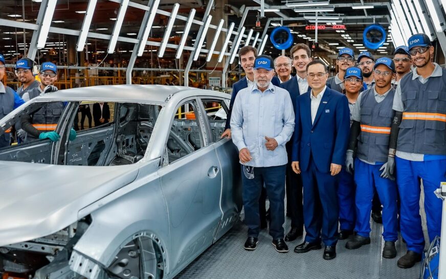 Lula diz que governo apresentará solução para famílias endividadas