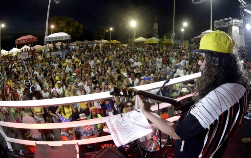 Prefeitura de Salvador inaugura estátua de Moraes Moreira na Praça Castro Alves e lança programação que celebra 40 anos da FGM