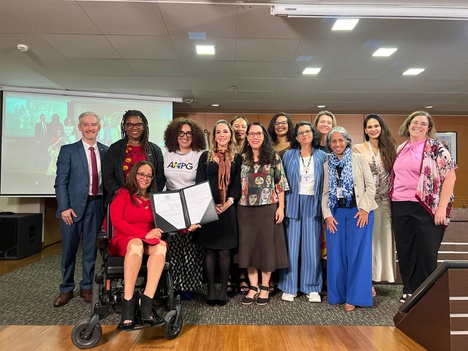 Programa da Capes incentiva mulheres mães a continuar na pesquisa — Agência Gov