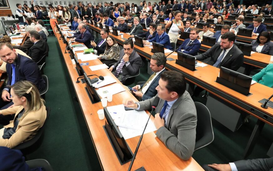 CCJ da Câmara retoma análise do fim da escala 6×1 nesta quarta
