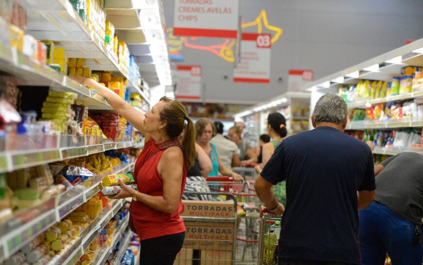 Cesta básica fica mais cara em 17 capitais brasileiras em junho