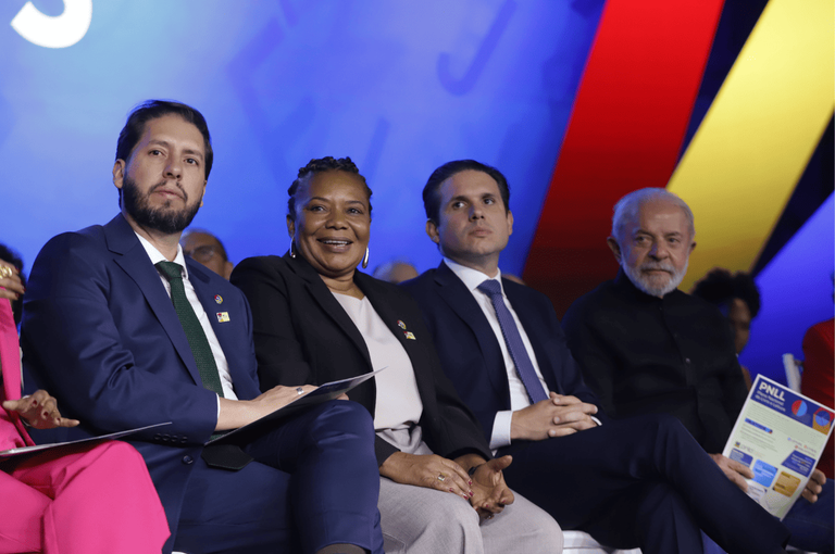 “Investir em cultura e educação é investir no futuro dessa nação”, diz Margareth Menezes na premiação do Vivaleitura — Agência Gov