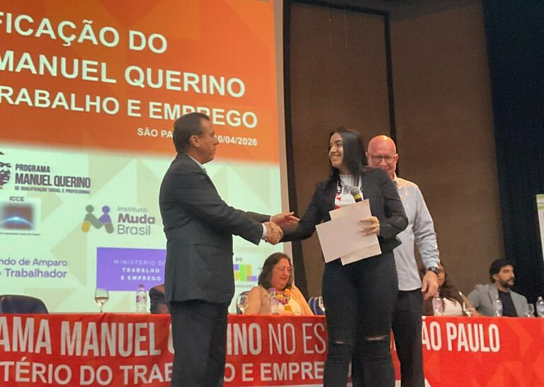 Luiz Marinho diploma alunos formandos da Escola do Trabalhador 4.0 em SP — Agência Gov