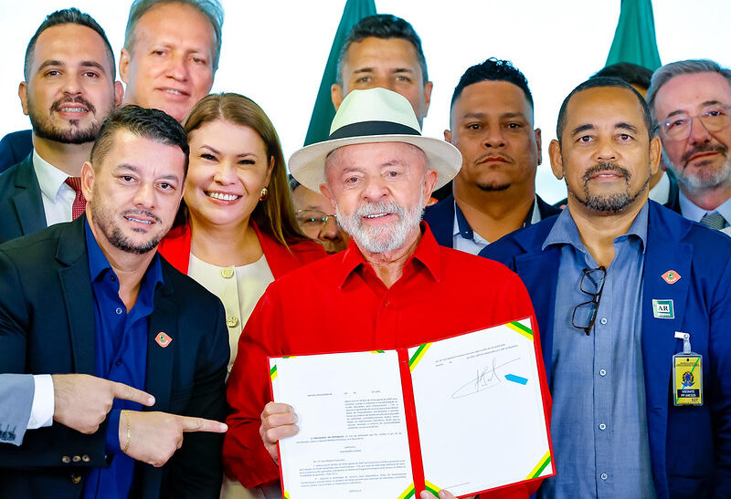 Lula lança linha de R$ 21,2 bi, com menos juros e mais prazo, para compra de caminhões e ônibus — Agência Gov