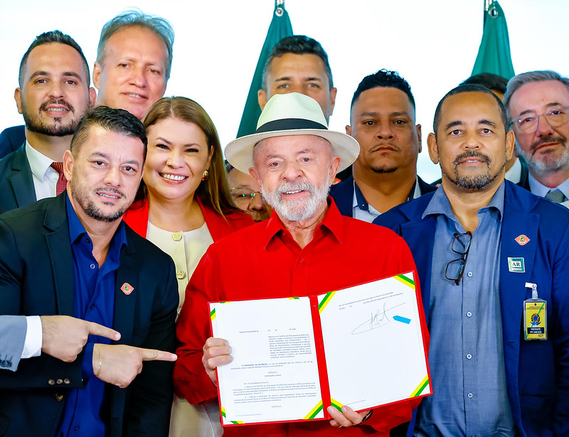 Lula lança linha de R$ 21,2 bi, com menos juros e mais prazo, para compra de caminhões e ônibus — Agência Gov