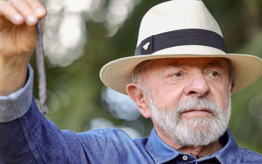 Lula vai a SP para tirar excesso de pele na cabeça e tratar tendinite