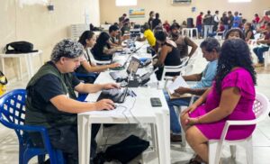 Mutirão com mais de 1,1 mil atendimentos e entrega de títulos definitivos chega a famílias em Manoel Urbano (AC) — Agência Gov