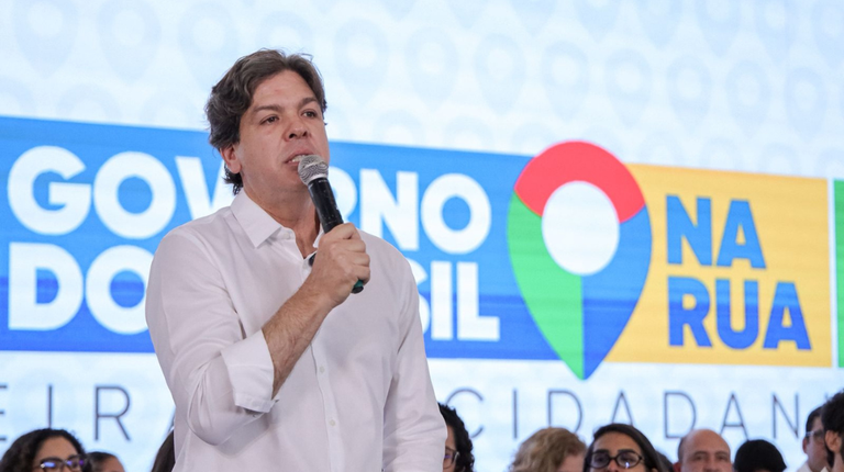 ‘Nosso trabalho é mudar a realidade das pessoas’, diz ministro das Comunicações em formatura de mais de 800 alunos em Recife — Agência Gov