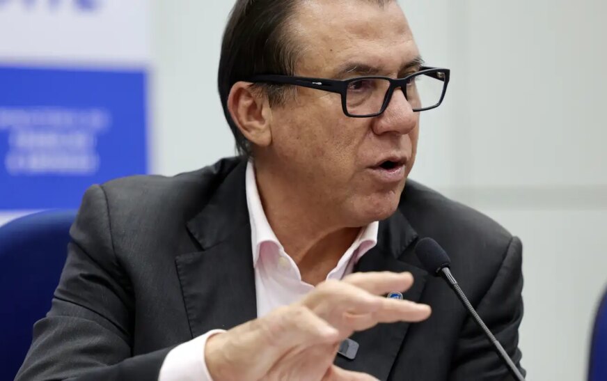 PECs da escala 6×1 não competem com proposta do governo, diz Marinho