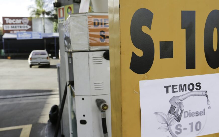 Petrobras ajusta preços do diesel para R$ 1,12