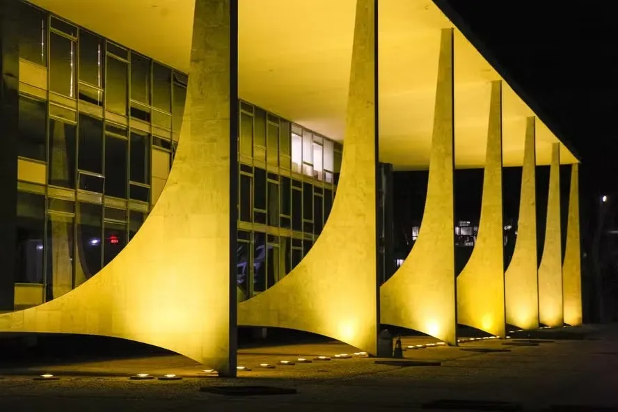 Planalto reage a fala de Hugo Motta e mantém projeto sobre fim da escala 6×1