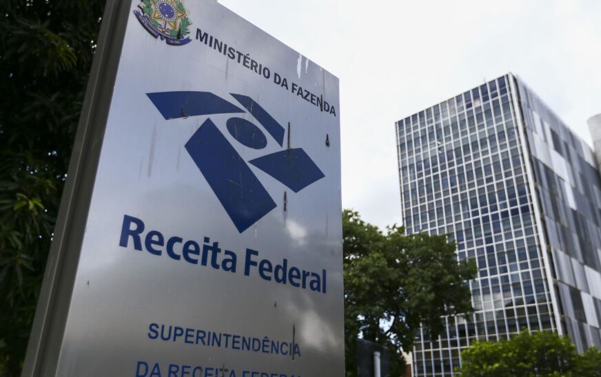 Receita paga nesta terça maior lote de restituição do IR da história