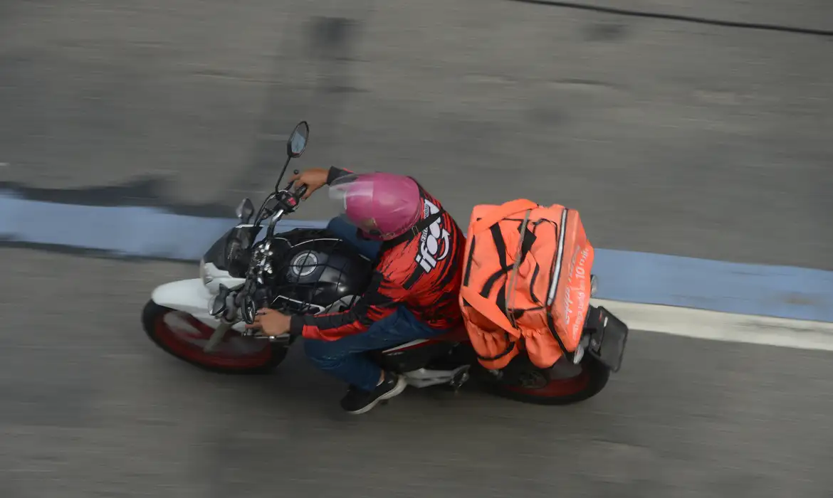 Transparência na divisão de valores em aplicativos de entrega passa a ser fiscalizada — Agência Gov