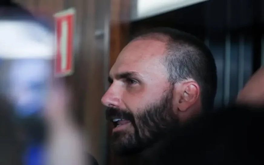 Vídeo de André do Prado ao Senado é gravado com Eduardo Bolsonaro