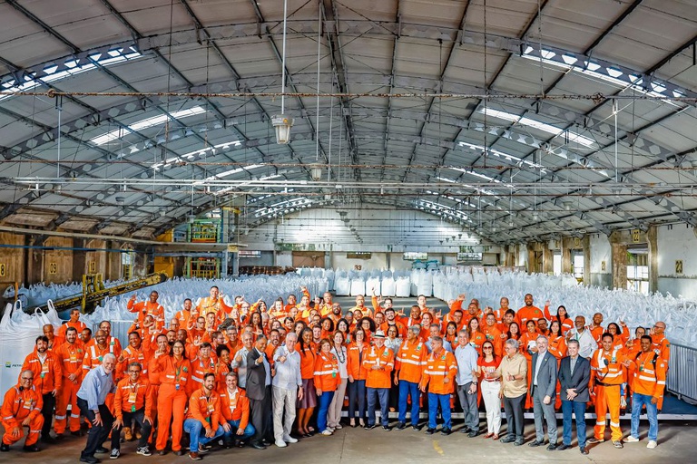 ‘Alegria em retomar a produção na Fafen’, diz Lula durante visita à fábrica de fertilizantes na Bahia — Agência Gov