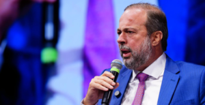 Alexandre Silveira anuncia publicação da portaria do primeiro leilão de baterias do país — Agência Gov