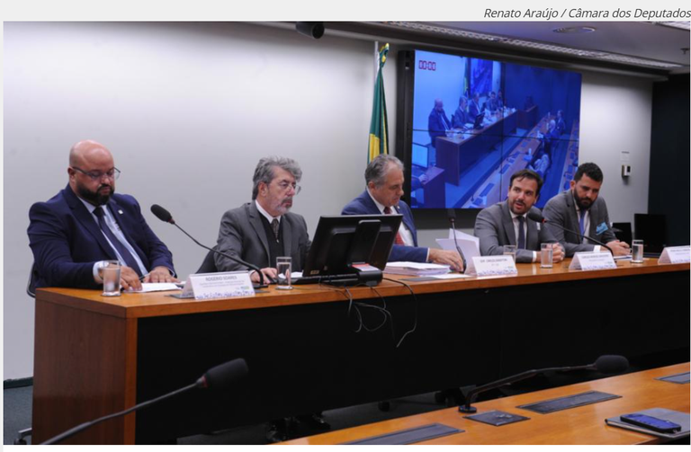 Anatel apresenta medidas frente ao impacto do uso irregular de postes — Agência Gov