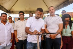 Às margens da Lagoa da CCC, Prefeito Eriton autoriza construção do 6º complexo esportivo no município – Imprensa Bahia