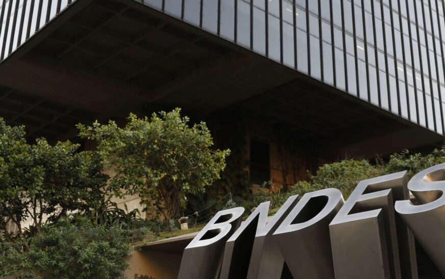 BNDES abre financiamento para transporte de carga e passageiros