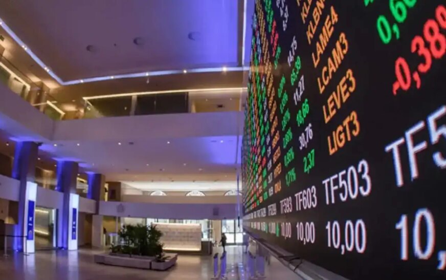 Bolsa atinge menor nível desde janeiro com exterior e tensão política
