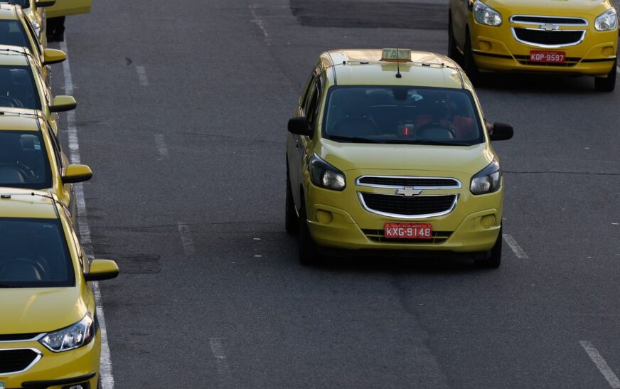 CMN regulamenta nova linha para motoristas de aplicativos e taxistas