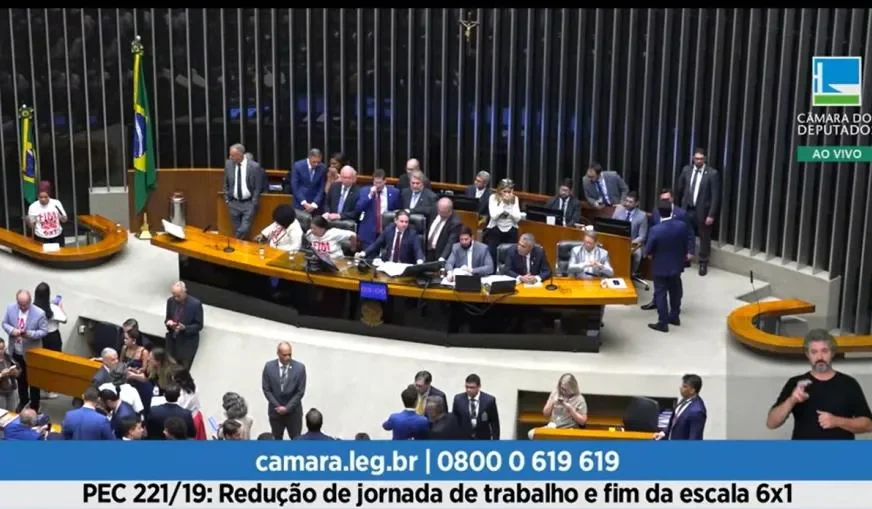 Câmara analisa PEC que acaba com escala 6×1 e reduz jornada de trabalho no Brasil