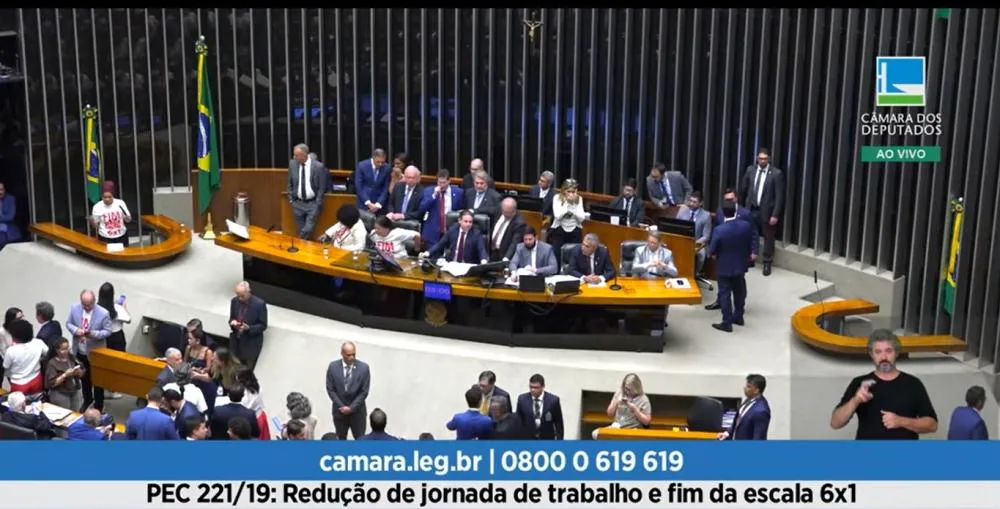 Câmara analisa PEC que acaba com escala 6×1 e reduz jornada de trabalho no Brasil