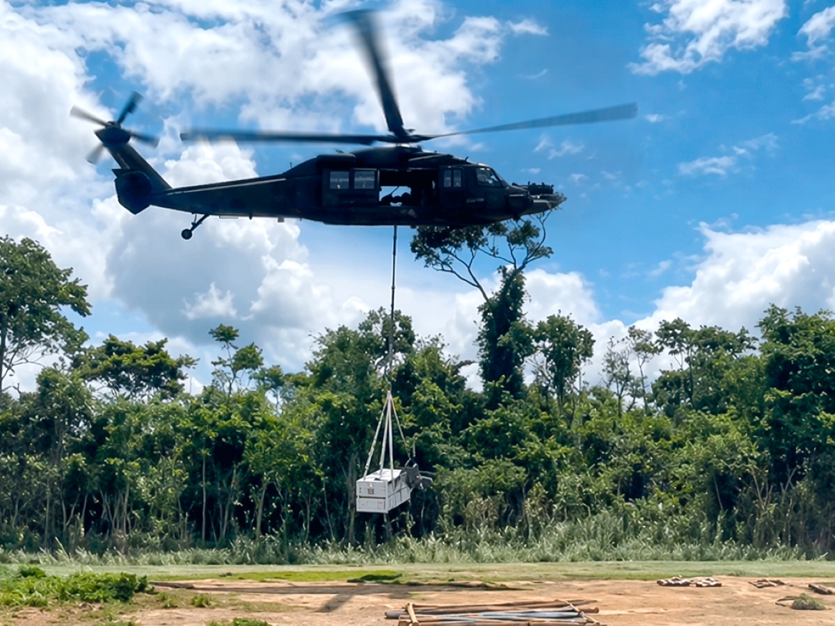 Comando da Operação Catrimani II realiza entrega de gerador à terra indígena Yanomami — Agência Gov