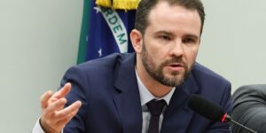 Durigan cancela viagem à Rússia após fechamento de aeroporto